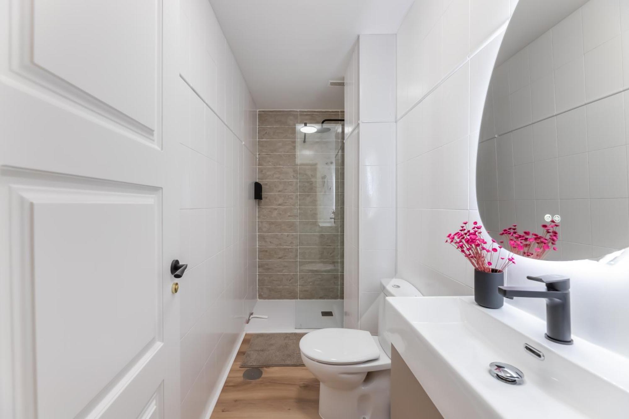 Charming 4-Bedroom Apartment In Malaga'S Historic Center Exterior foto