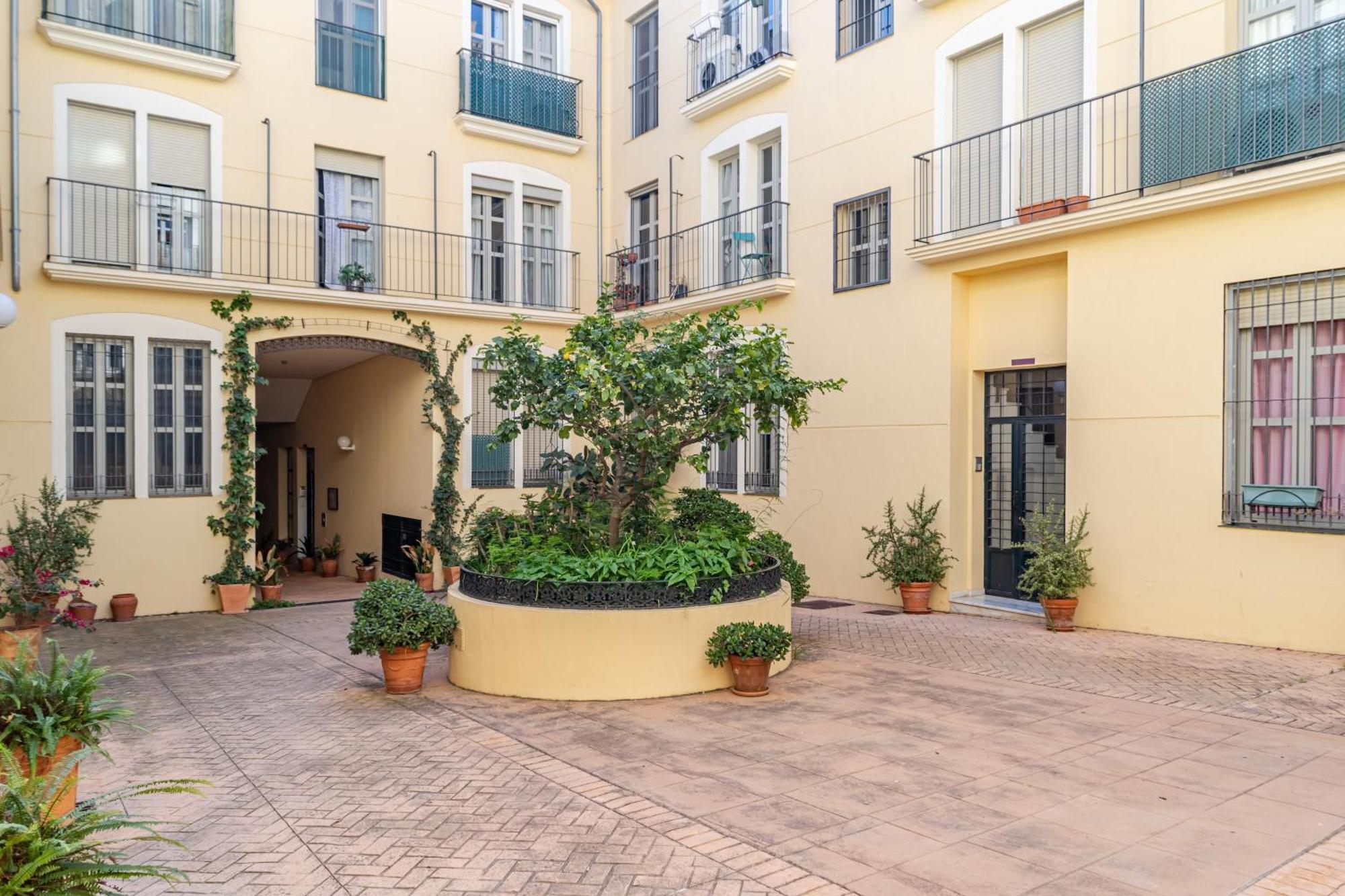 Charming 4-Bedroom Apartment In Malaga'S Historic Center Exterior foto